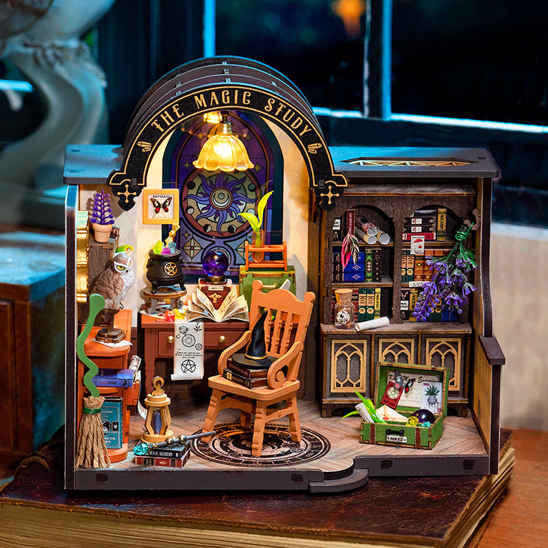 Rolife „The Magic Study“ – Miniatur-DIY Raum mit LED-Beleuchtung
