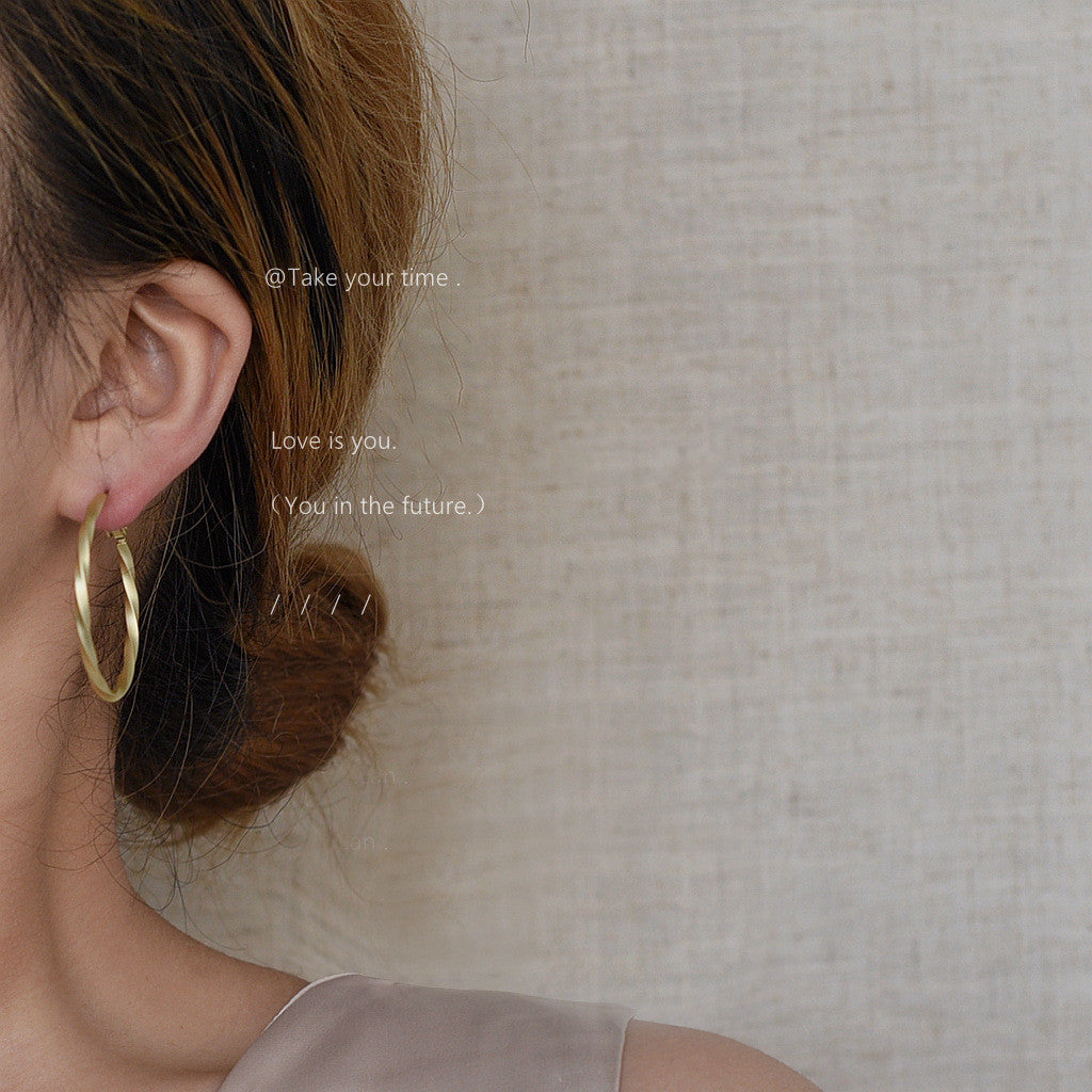 ✨ IVOJA Goldene Twist-Creolen – Elegante Damenohrringe