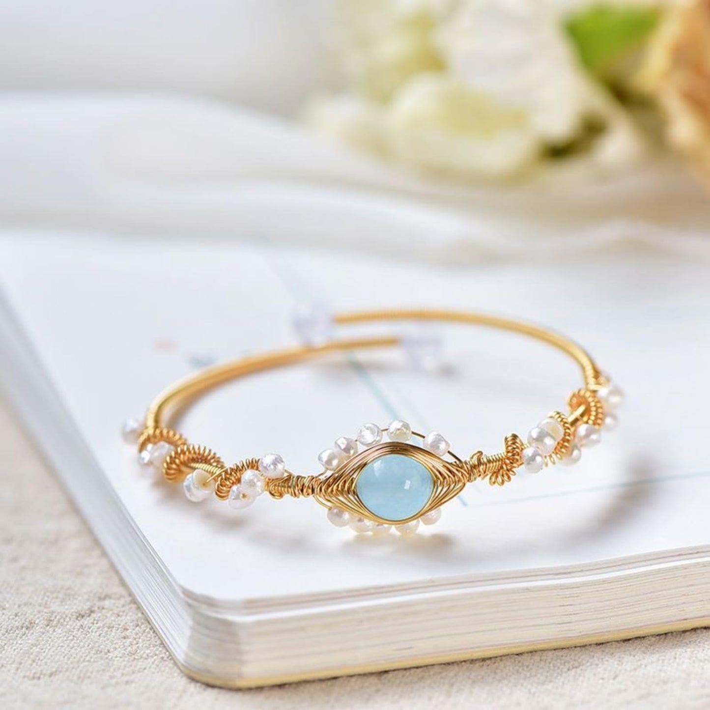 Perlen Armband Damen gold mit Stein und Herz Detail eleganter Schmuck feminin
