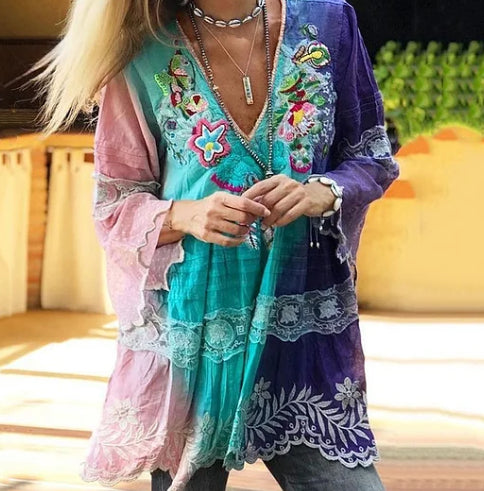Vintage Boho Bluse mit Blumenstickerei & V-Ausschnitt