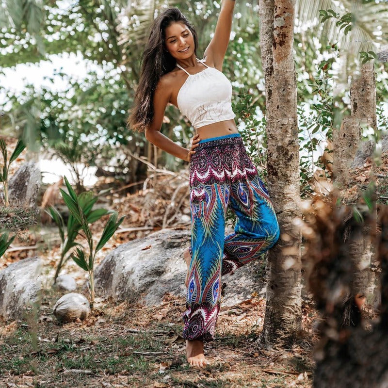 Boho Icon Pants – 70s Statement Hose mit fließendem Ethno-Print