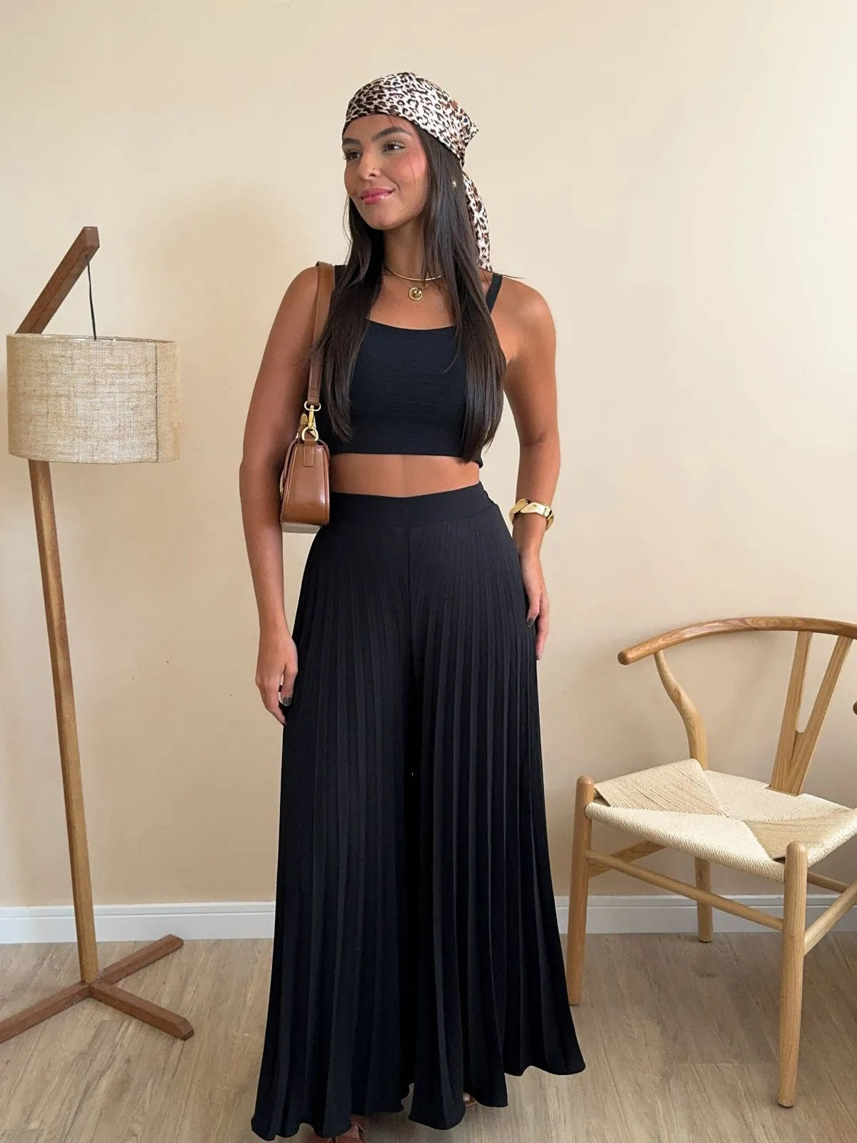 Eleganter Boho Zweiteiler Damen schwarz mit plissierter Hose und Top luftiges Sommer Outfit feminin
